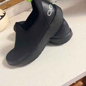 OOFOS OOmg Slip-On Recovery Shoes Black Confort Walking